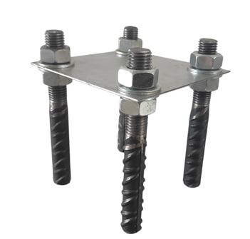 ¿Qué ventajas presentan los pernos roscados en placas de anclaje?